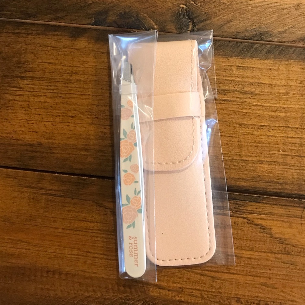 Tweezers